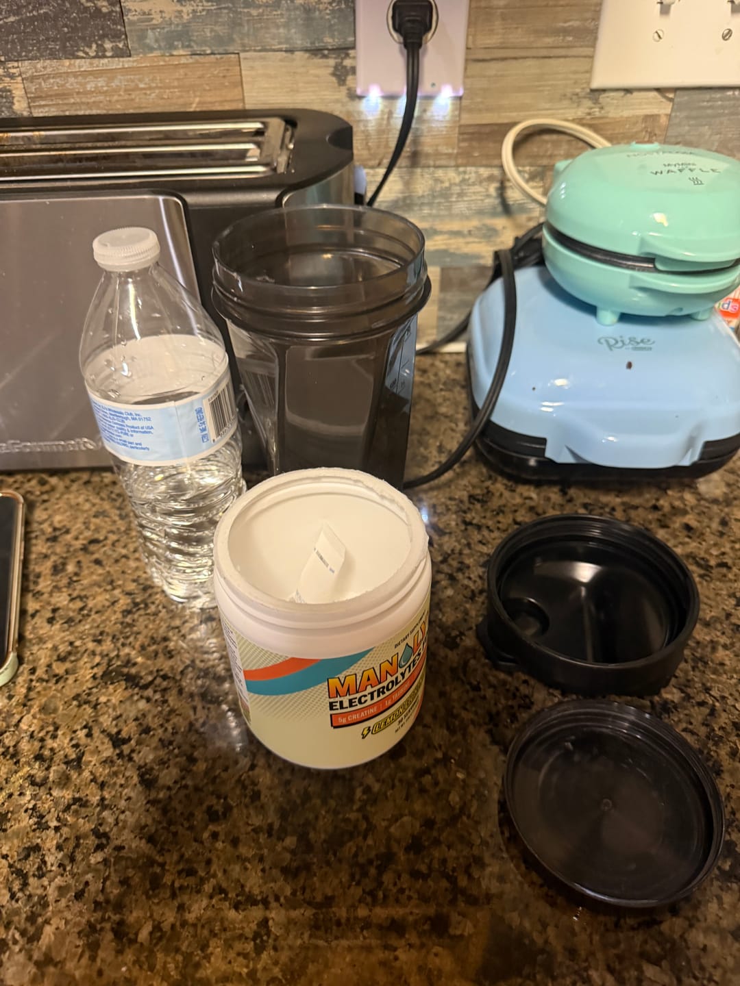 Customer photo review of Manolytes Daily Electrolytes