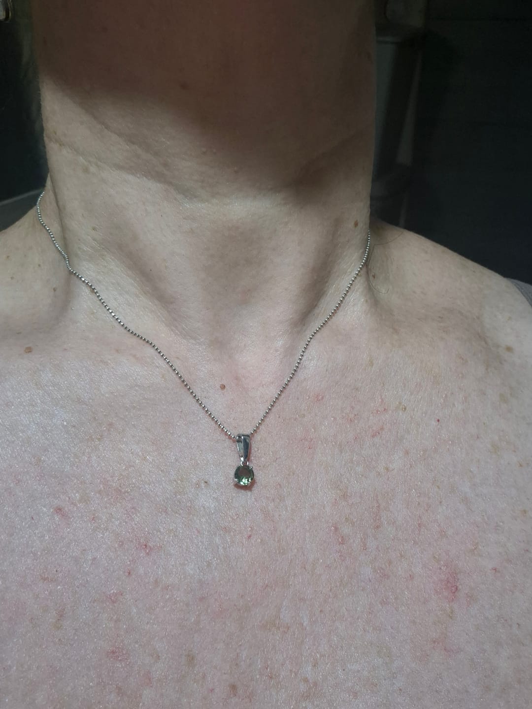 Customer photo review of Colgante Moldavita Facetada | Circular Pequeño | Buena suerte - Espiritualidad