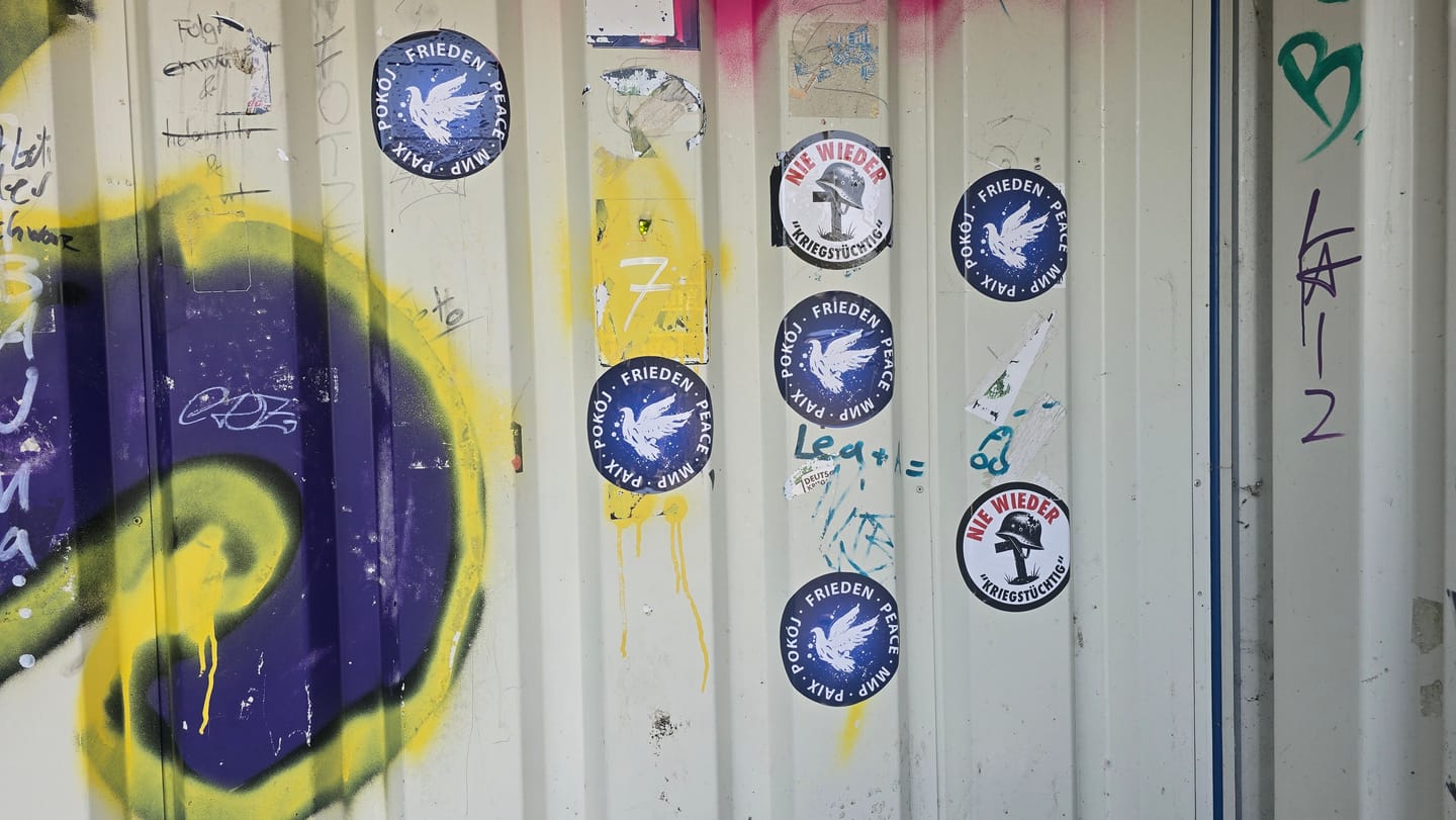 Customer photo review of GROSSE STICKER / AUFKLEBER • PEACE • FRIEDEN • MIR (10 STK.)