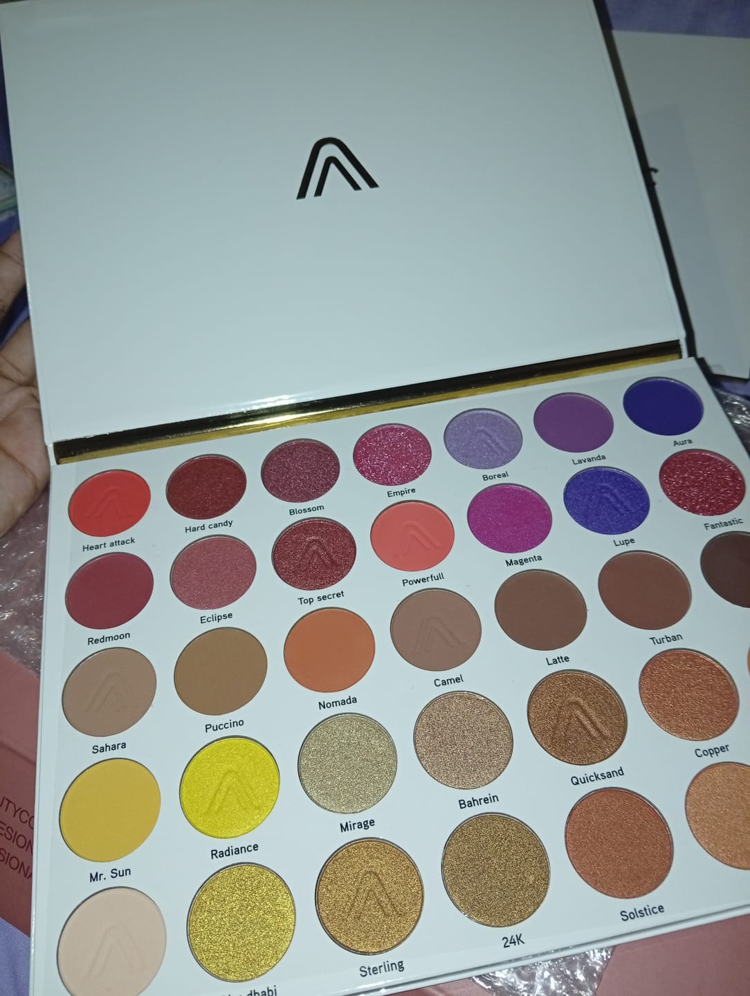 Customer photo review of PALETA DE SOMBRAS MAJESTIC | MAKEUP EXPERT