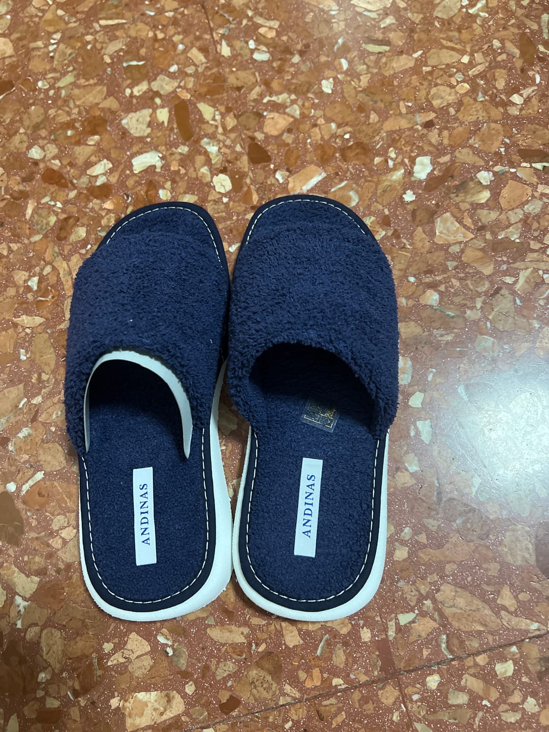 Customer photo review of Zapatilla de rizo punta abierta de Andinas 550