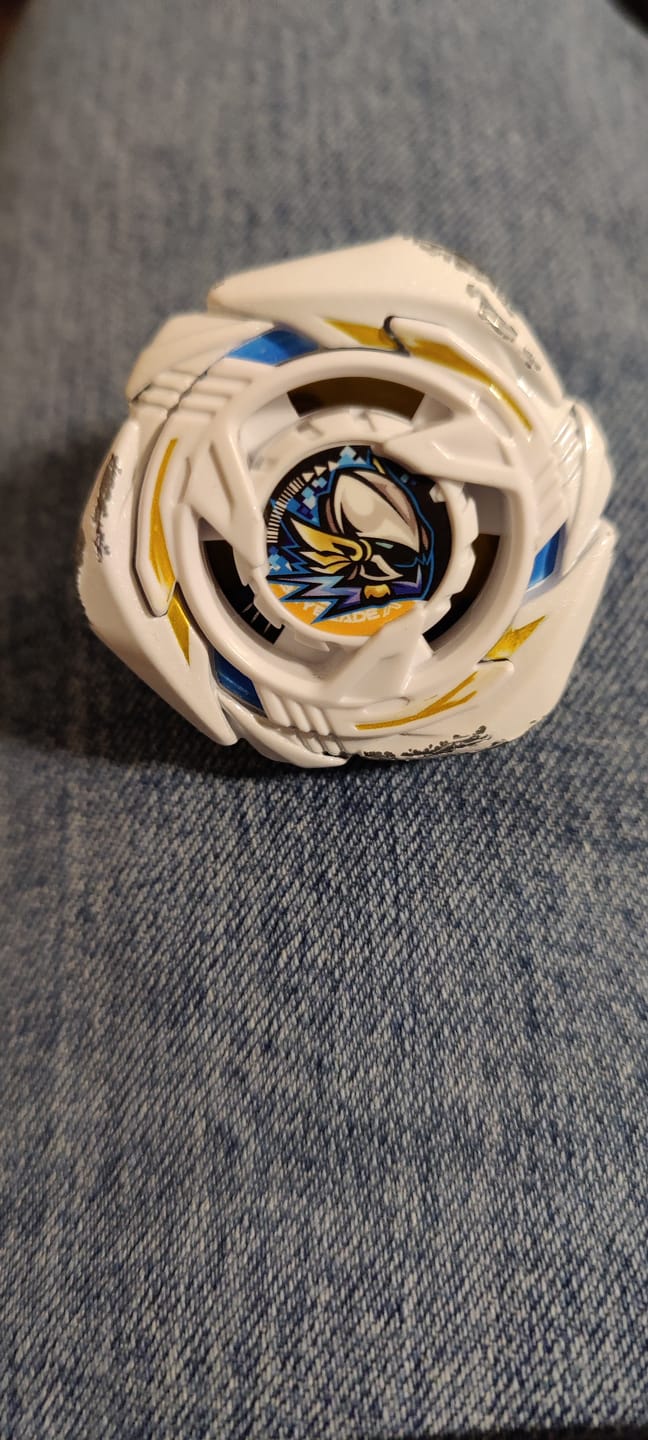 Customer photo review of Takara Tomy Beyblade X UX-20 Starter Glory Valkyrie LF