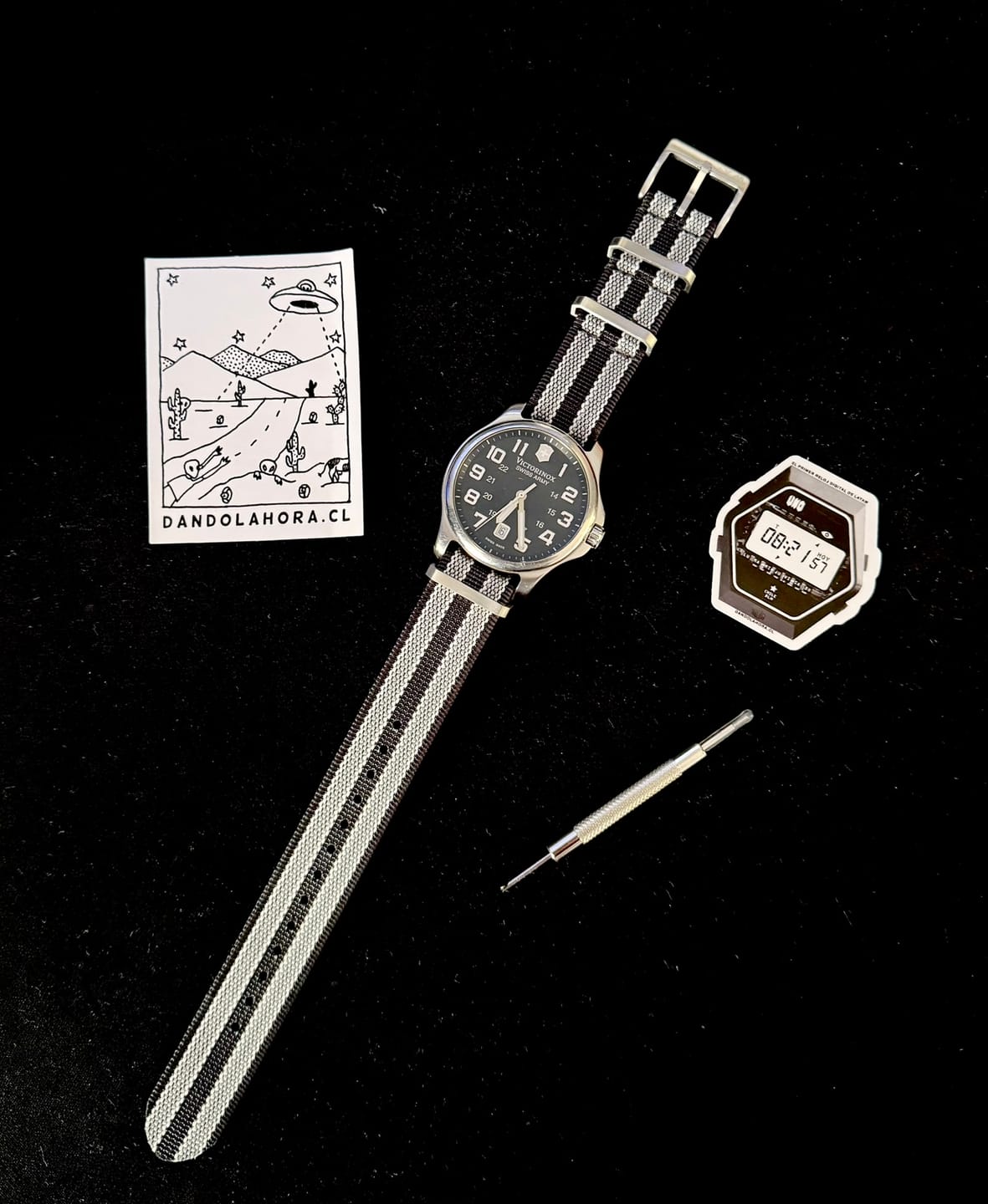 Customer photo review of Correa Nato Bond Dando La Hora Grafito