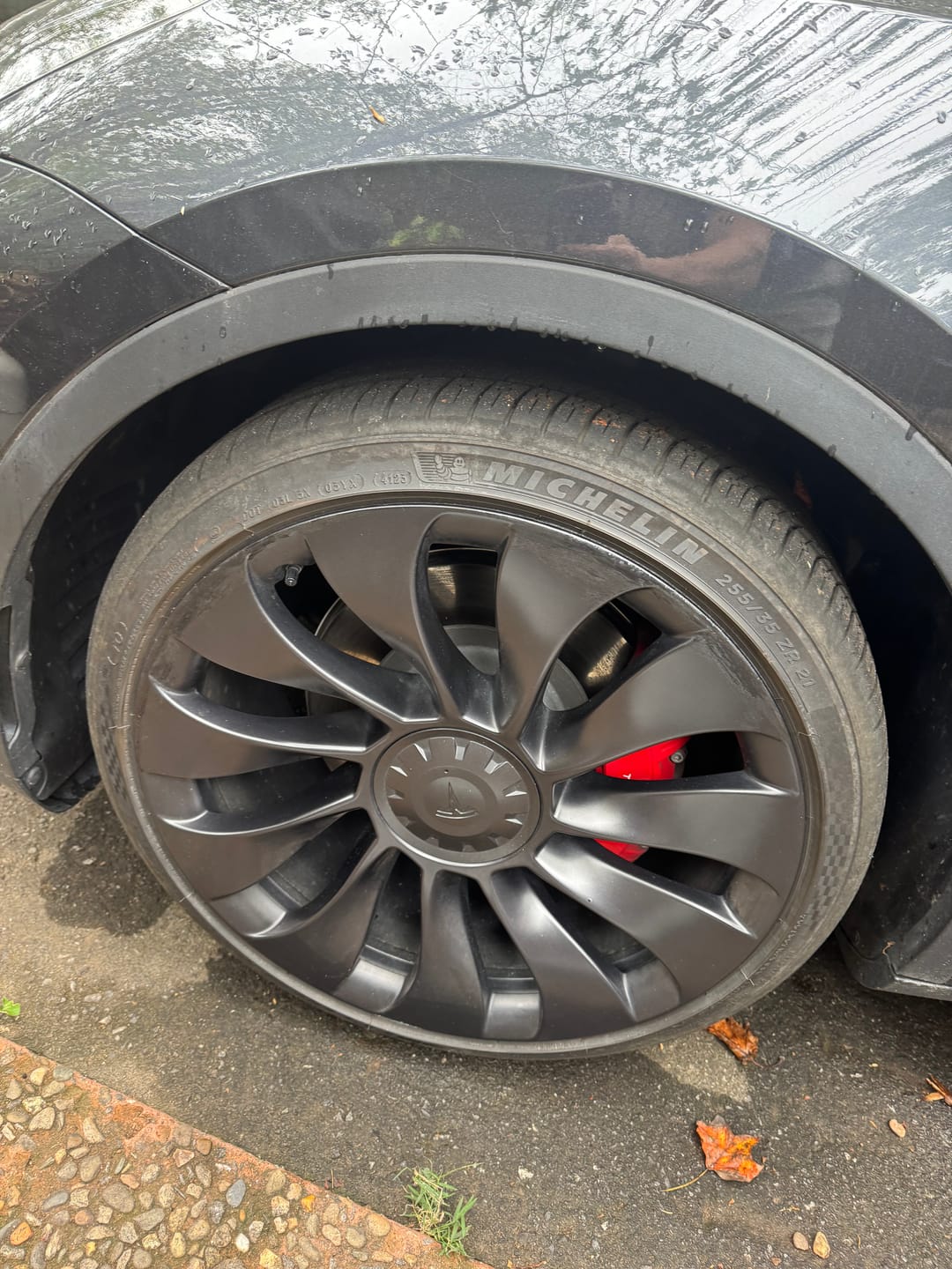 Customer photo review of Tesla Wheel Curb Rash Repair Kit for Model Y 21-inch Charcoal Grey Uberturbine Performance Rims with Color-matched Touch-Up Paint