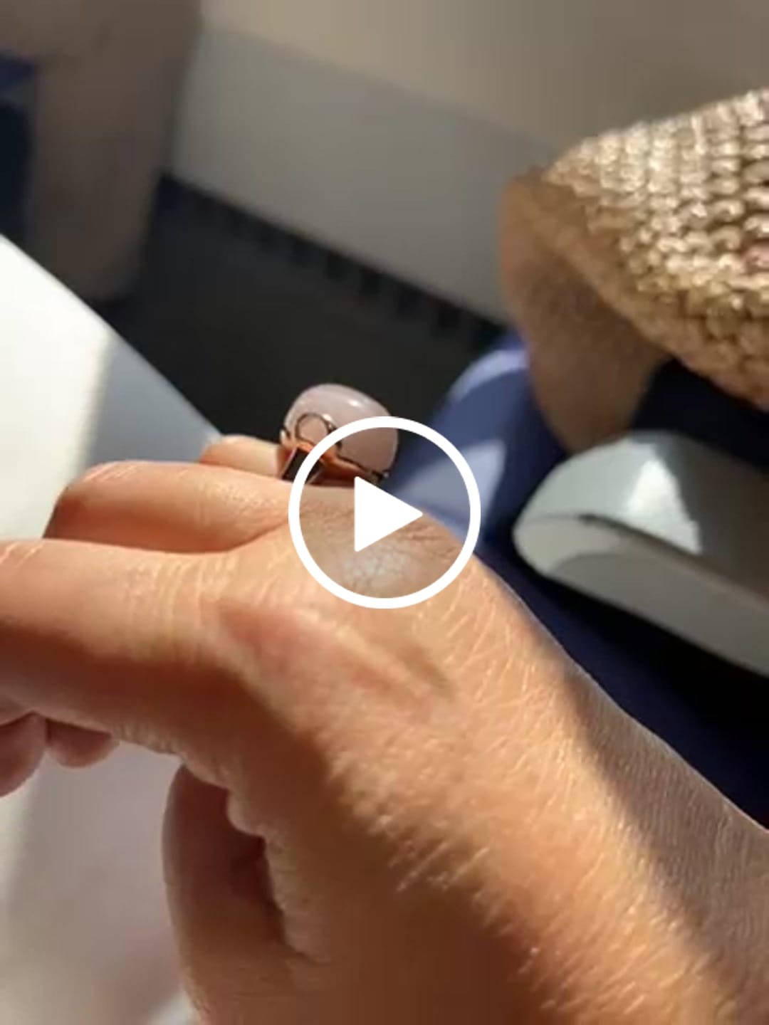 Customer video review of Anello Cocktail con Pietra Naturale Tonda