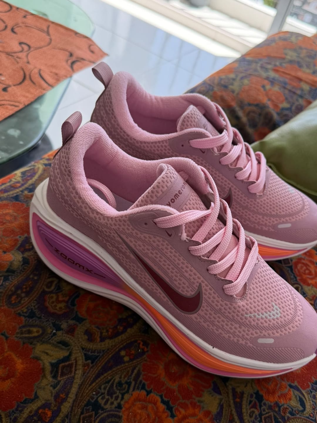 Customer photo review of NIKE VOMERO PLUS - DAMA