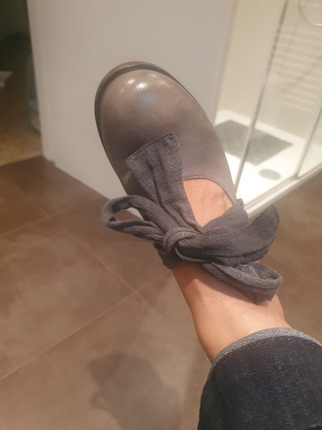 Customer photo review of Cadeau Smoke ballerina in pelle ingrassata e spazzolata color fumo con fiocco artigianale marchigiana