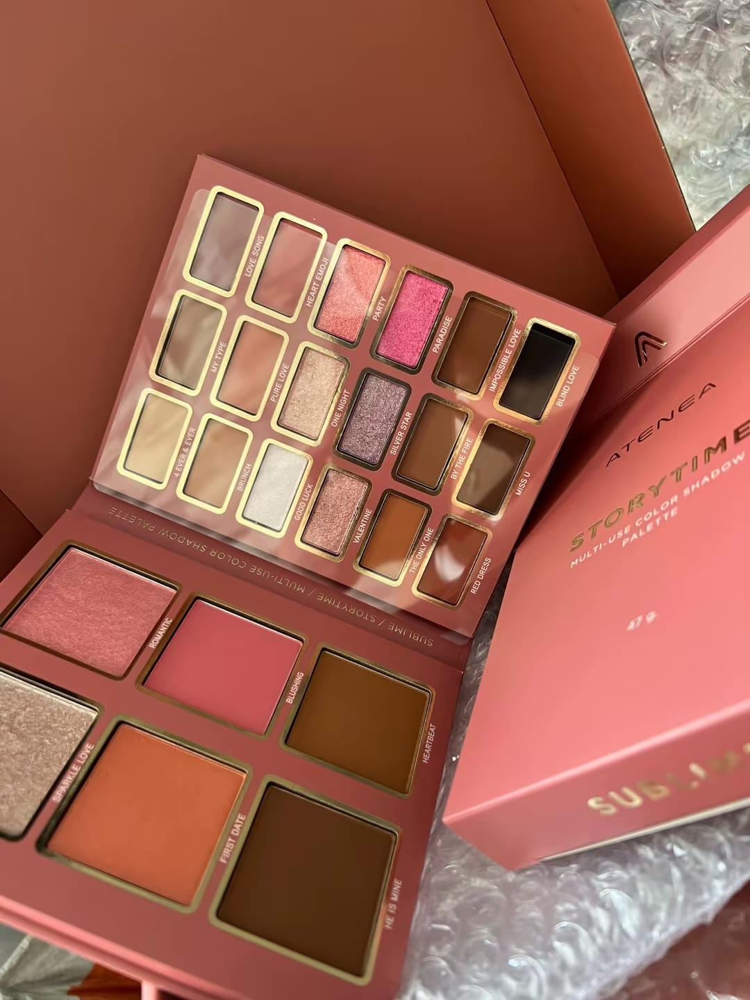 Customer photo review of PALETA DE SOMBRAS STORYTIME SUBLIME
