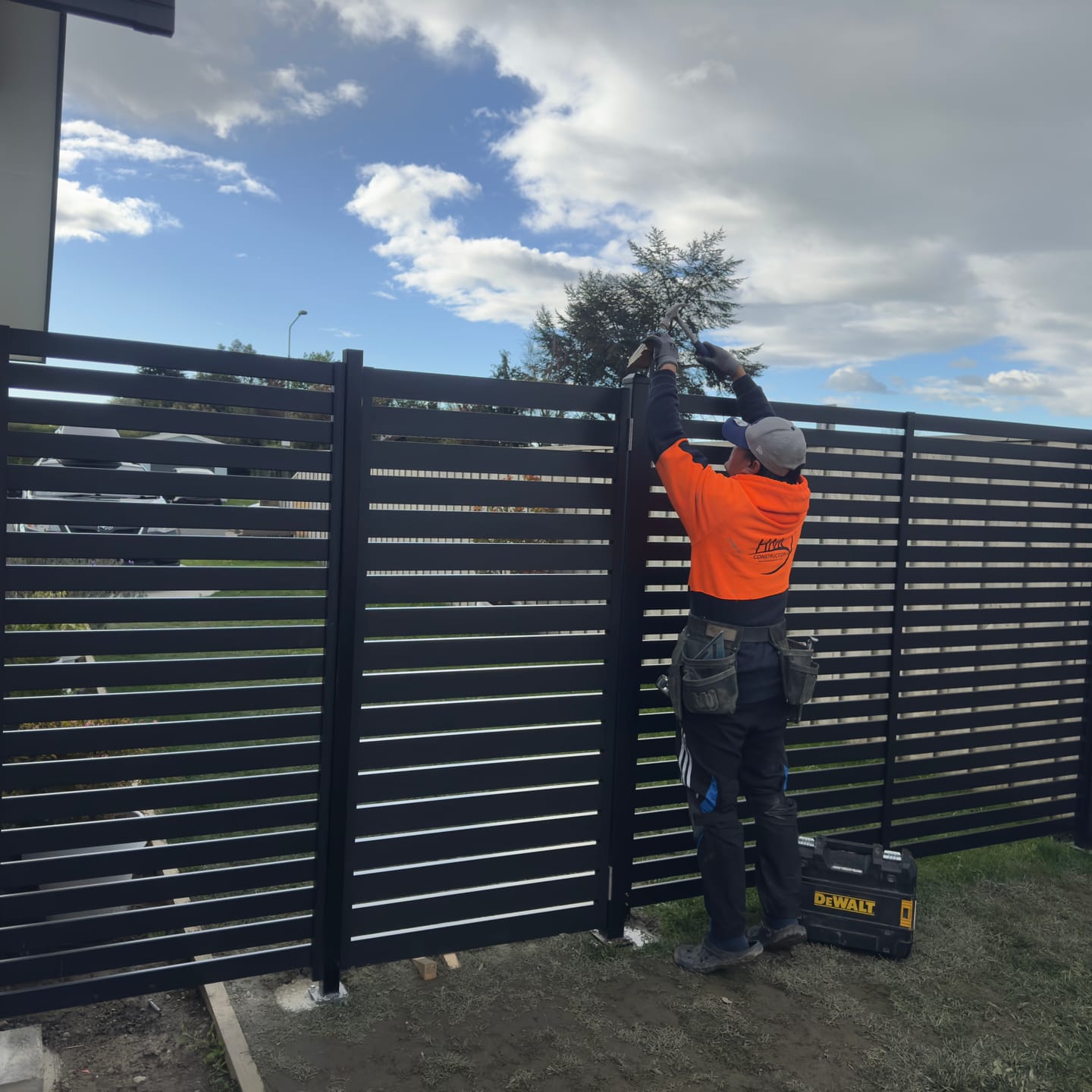 Customer photo review of Aluminium Slat Privacy Fence Panel - Horizontal