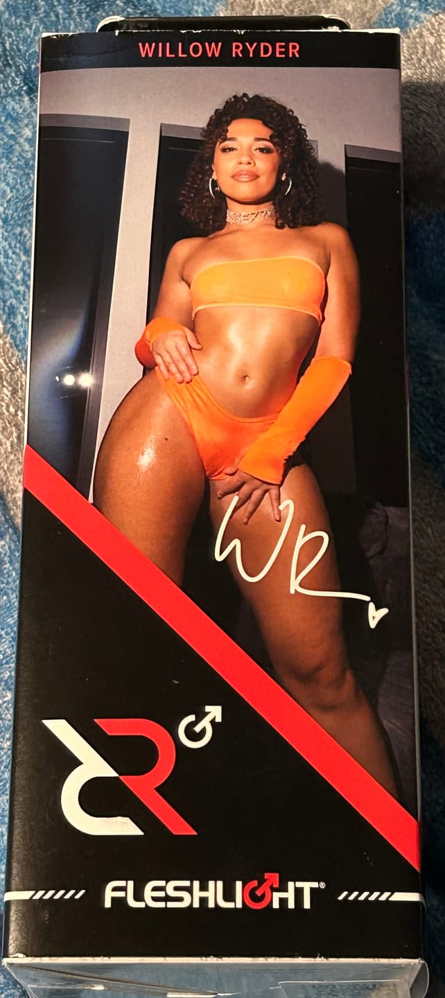 Customer photo review of Willow Ryder Ricky's Room Fleshlight