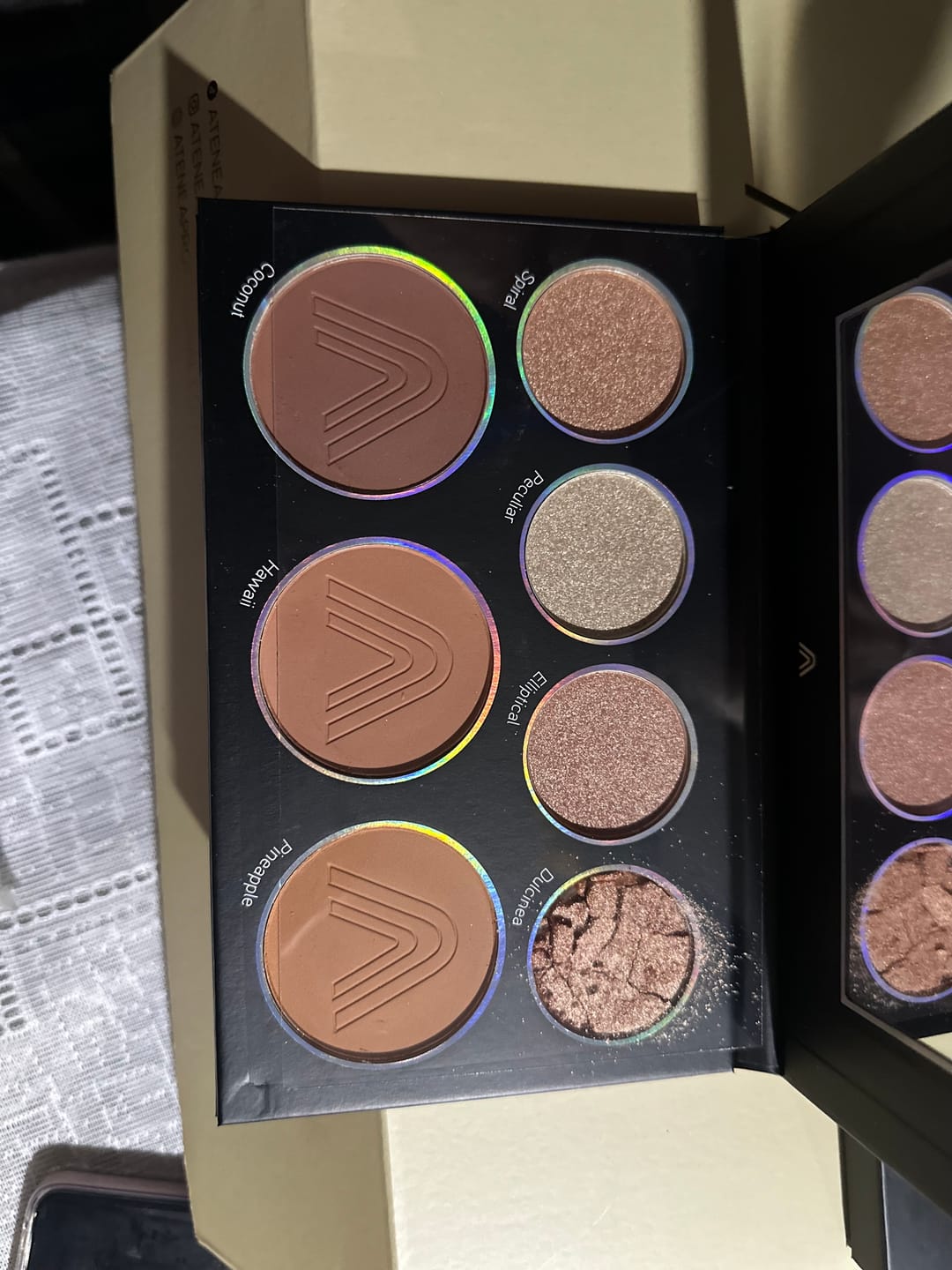 Customer photo review of PALETA DE CONTORNOS E ILUMINADOR GLAMBLACK