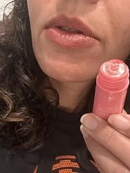 Customer photo review of GlassKiss™ Glossy Lip Balm