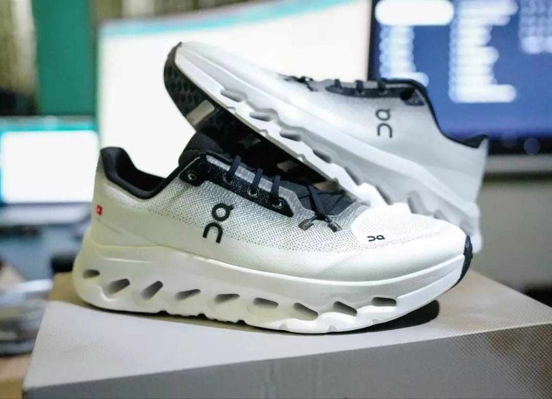 Customer photo review of Cloudtilt Black Ivory - CTI