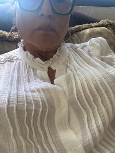 Customer photo review of Adeline Cropped Chamarra 501522