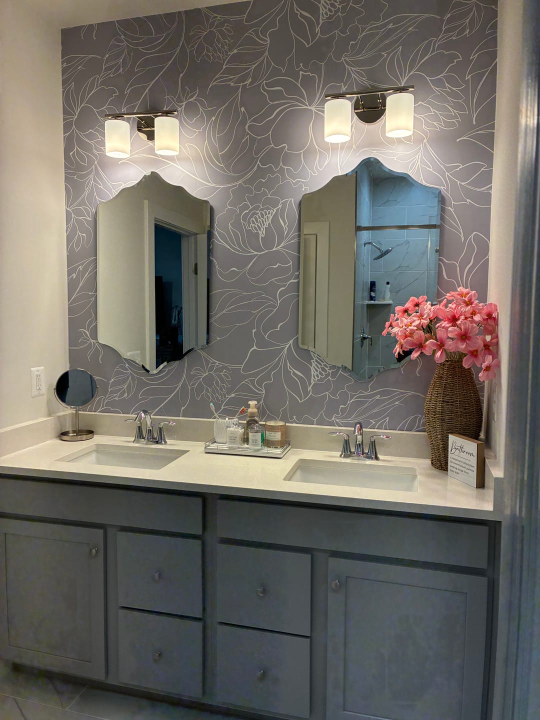 Customer photo review of Florian - White And Gold Botanical Flower and Leaves Wallpaper