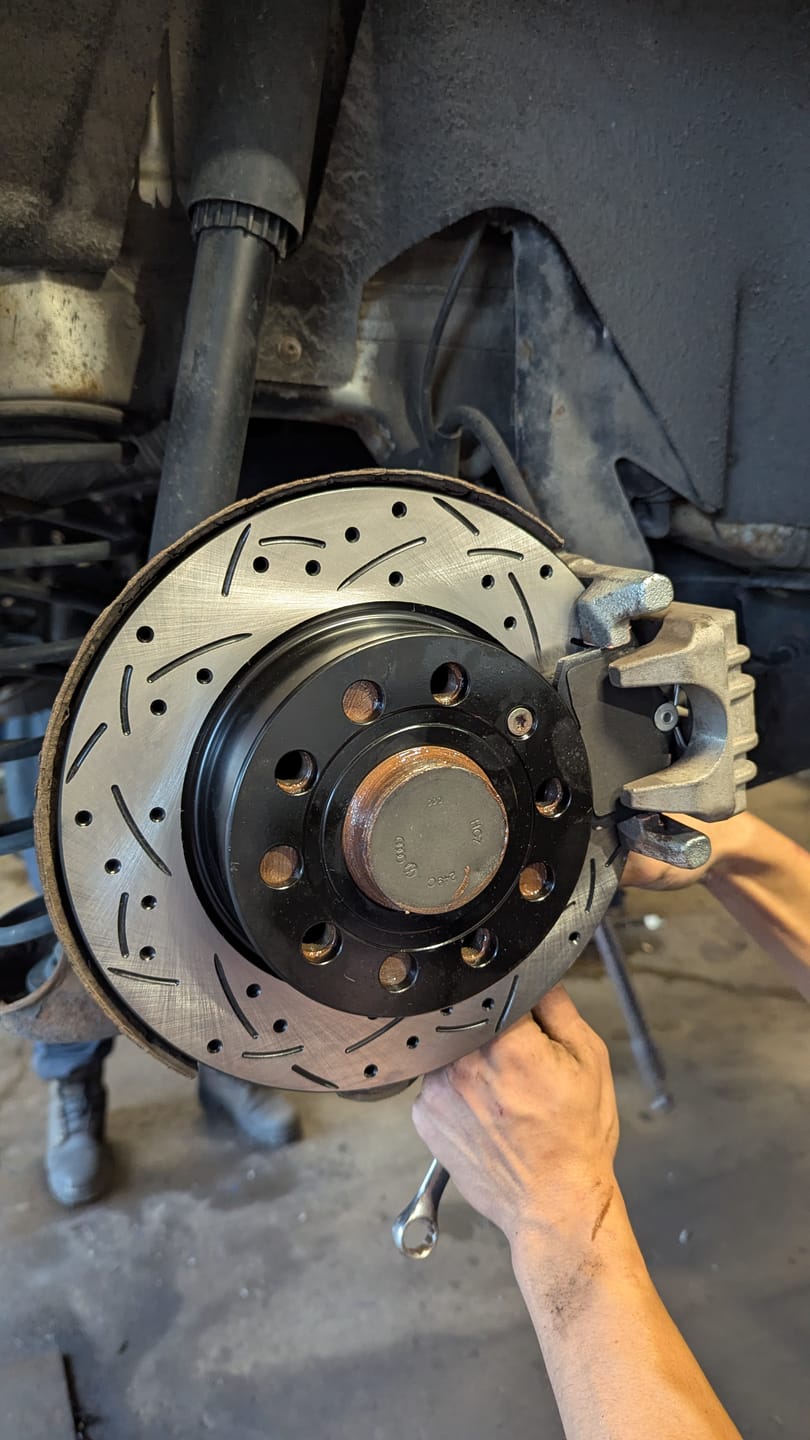 Customer photo review of Rear Coated Drilled Slotted Disc Brake Rotors And Ceramic Pads Kit For Volkswagen Jetta Beetle Golf SportWagen KDC-100705