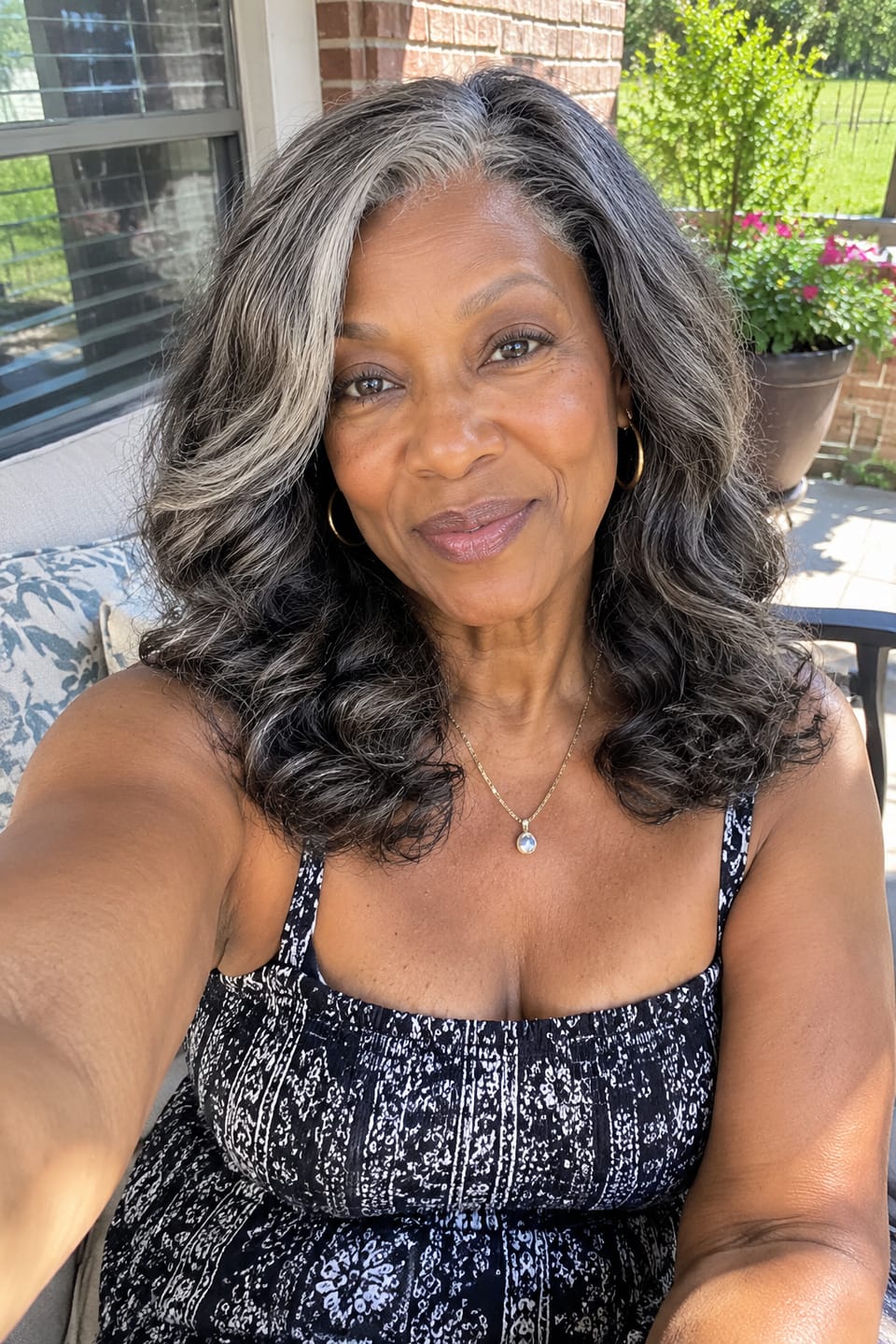 Customer photo review of Luvwin 5x5 Closure Salt & Pepper Loose Wave Glueless Bob Wig