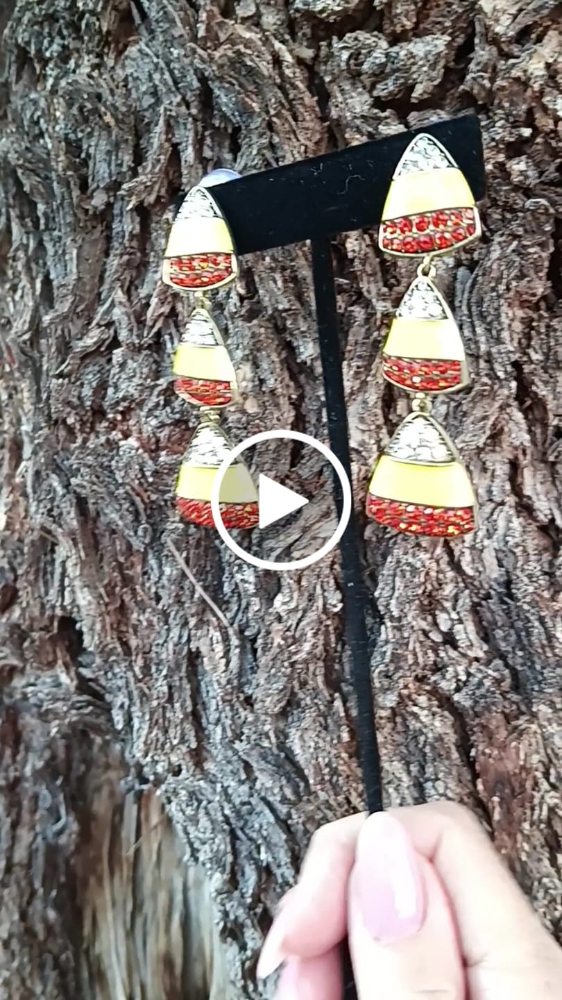 Customer video review of HEIDI DAUS® "Trick or Treat" Candy Corn Dangle Earrings