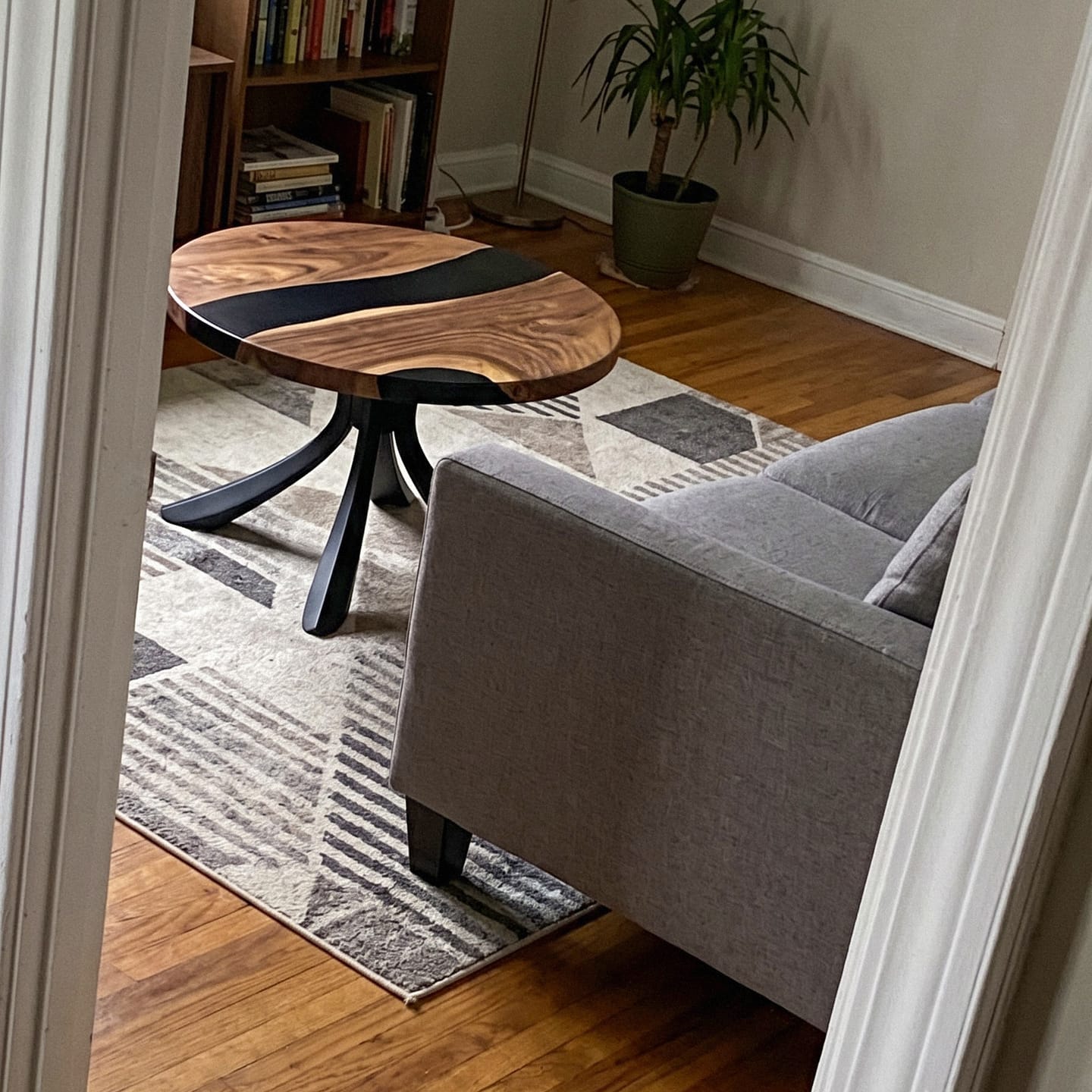 Customer photo review of Coffee Table 29" Round & Square for Modern Living Rooms - 127 Zolia