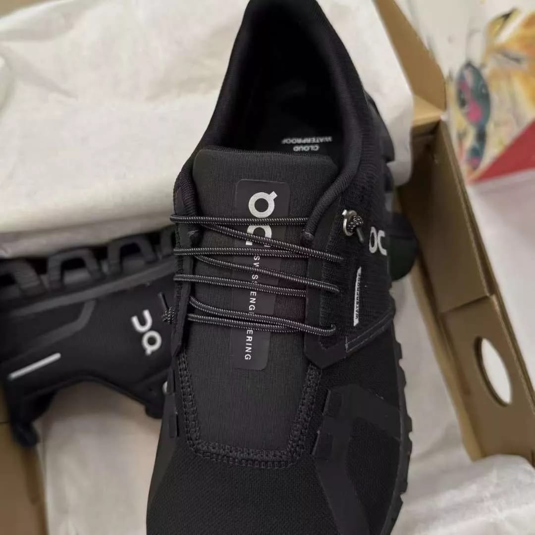Customer photo review of Cloud 6 Black | Black -BCL