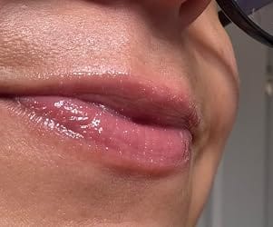 Customer photo review of GlassKiss™ Glossy Lip Balm