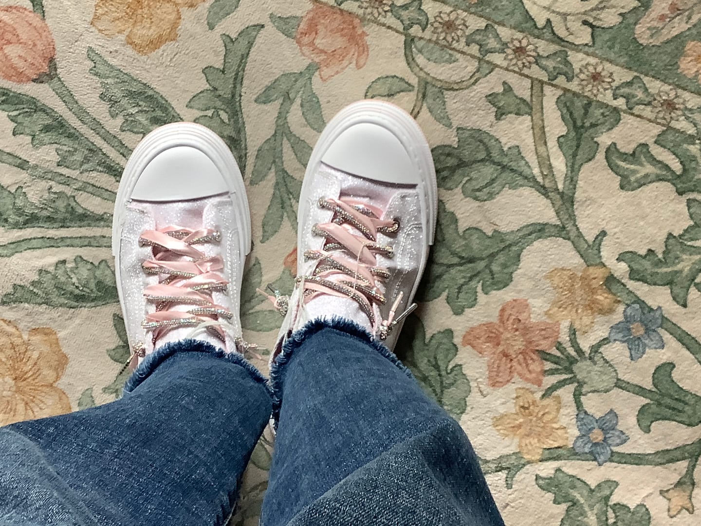 Customer photo review of Very G White Glitter Aman Mary's Version Sneakers