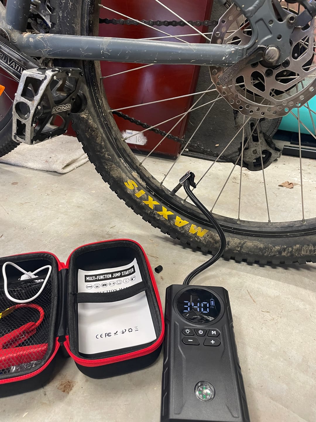Customer photo review of Tekkvault™ RoadRescue Pro 4-in-1 Jump Starter
