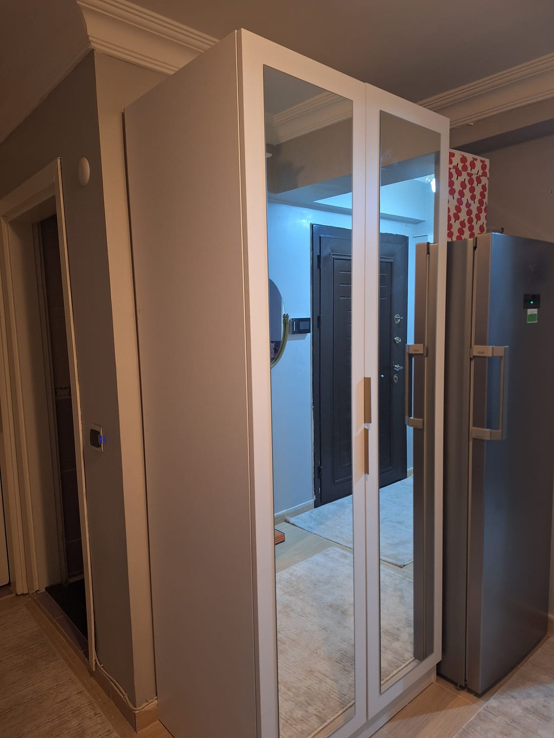 Customer photo review of Rani BA230 Ayna Kapaklı Gardırop Raflı 2 Askılı 2 Kapaklı Elbise Dolabı Beyaz