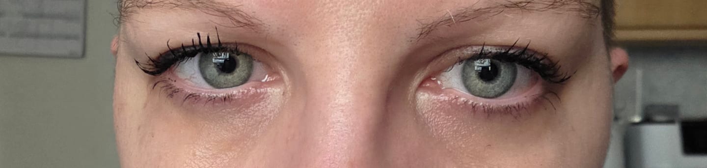 Customer photo review of Feel like Medusa – Wasserfeste Volumen Mascara