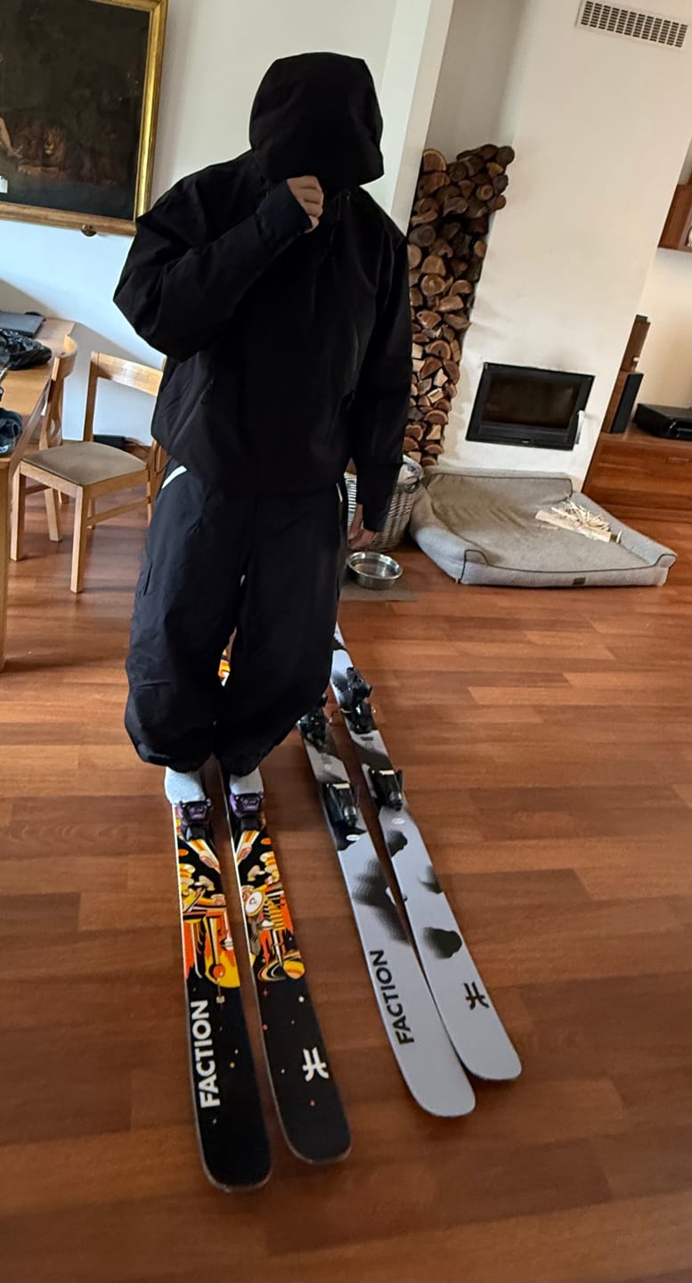 Customer photo review of Men's Black Baggy Wear-resistant Waterproof Snow Pants