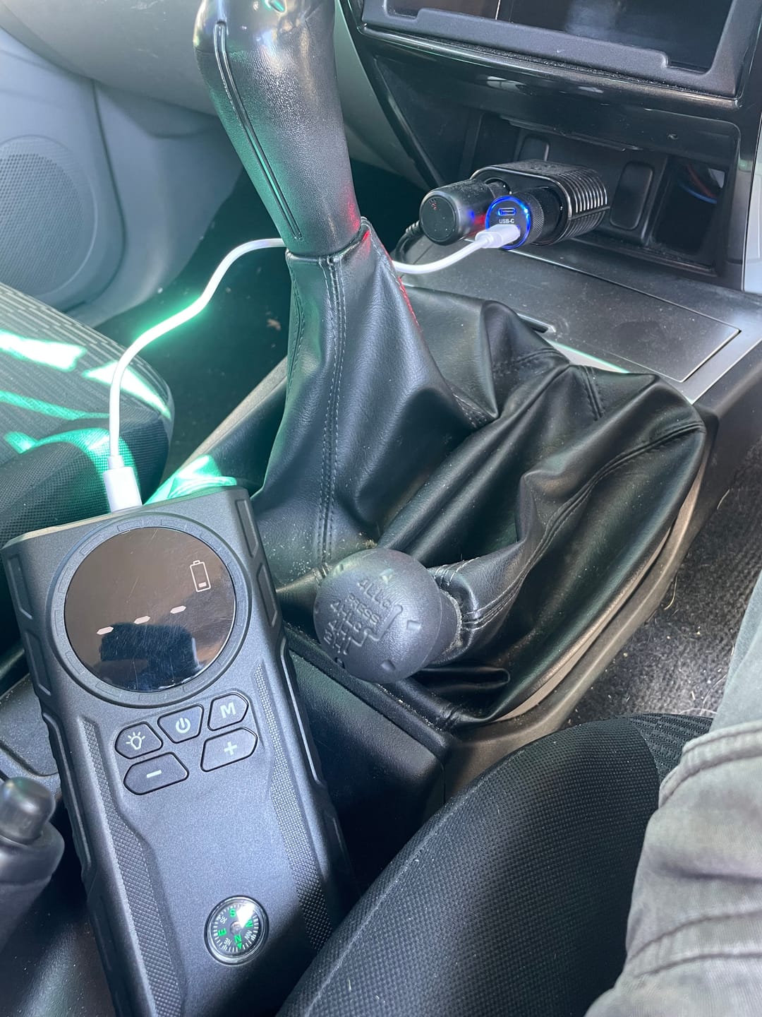 Customer photo review of Tekkvault™ RoadRescue Pro 4-in-1 Jump Starter