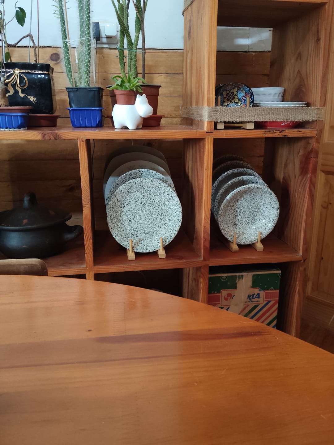 Customer photo review of Soporte Inclinado Para Platos Y Tapas De Madera Organizador De Cocina 1255