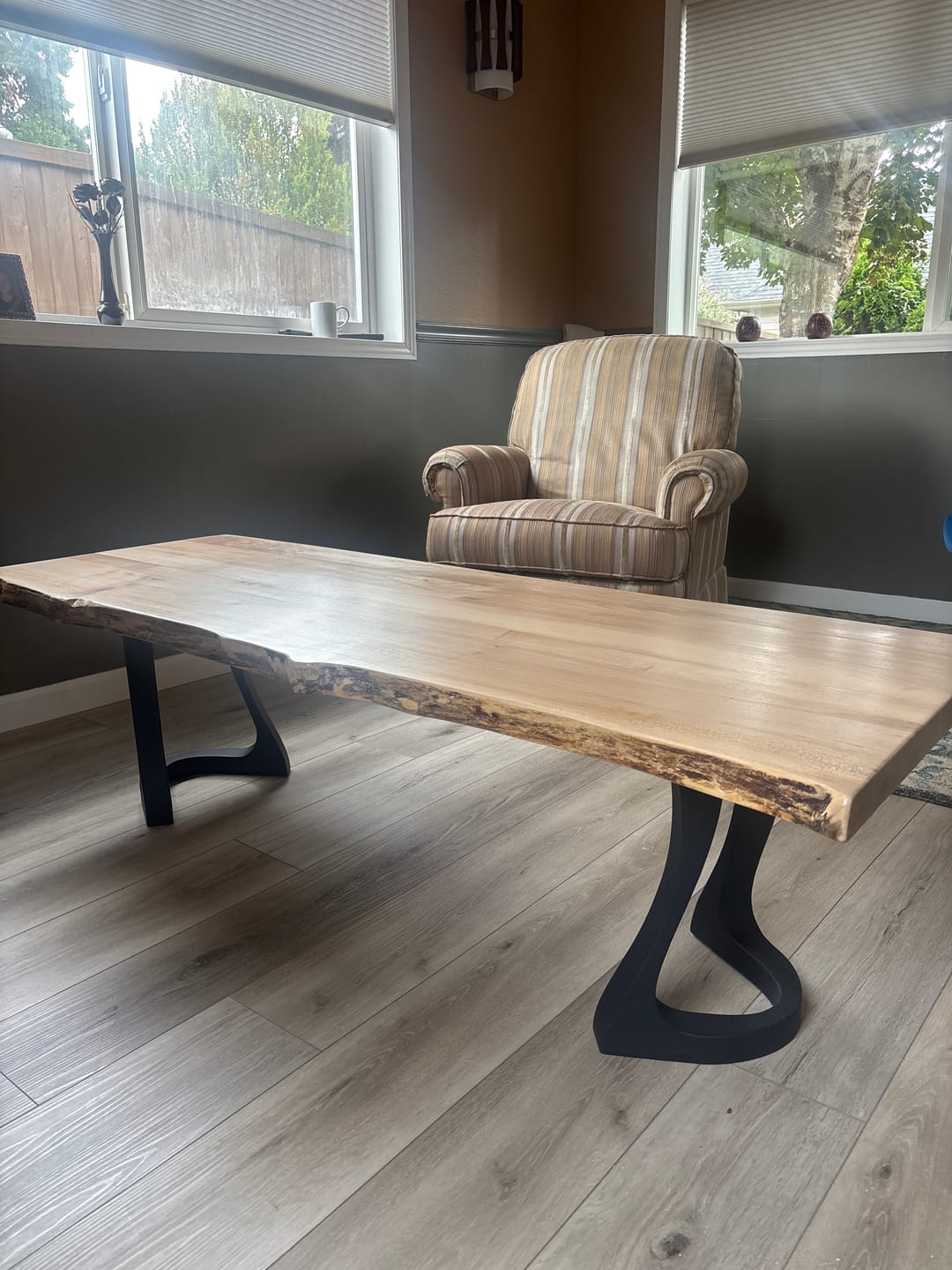 Customer photo review of Bench Legs 117/130 Uzar 16" H for Live Edge Table Top, DIY Projects