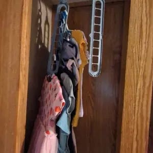 Customer photo review of Organizzatori Compatti Appendipantaloni Pieghevoli Antiscivolo