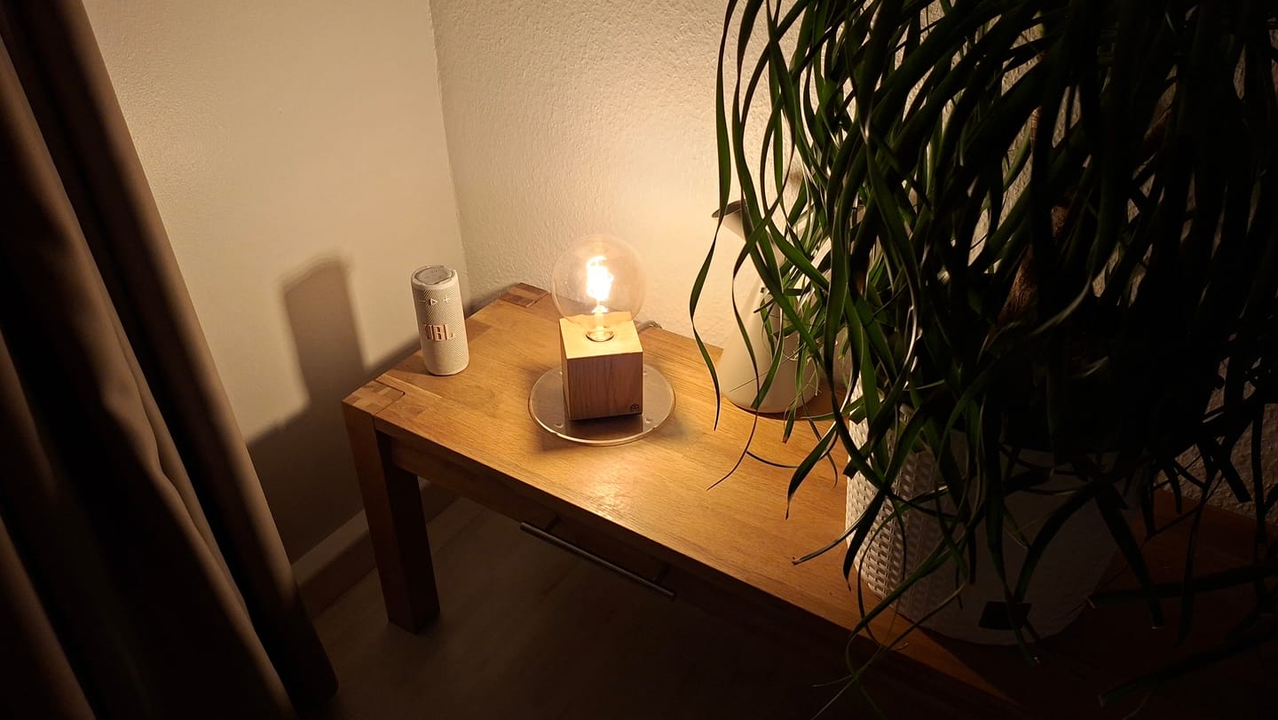 Customer photo review of Tischlampe Holz LORENZ