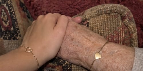 Customer photo review of זוג צמידי לב