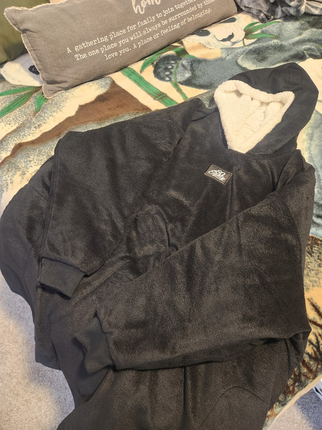 Customer photo review of 80Eighty® Snuggle Blanket