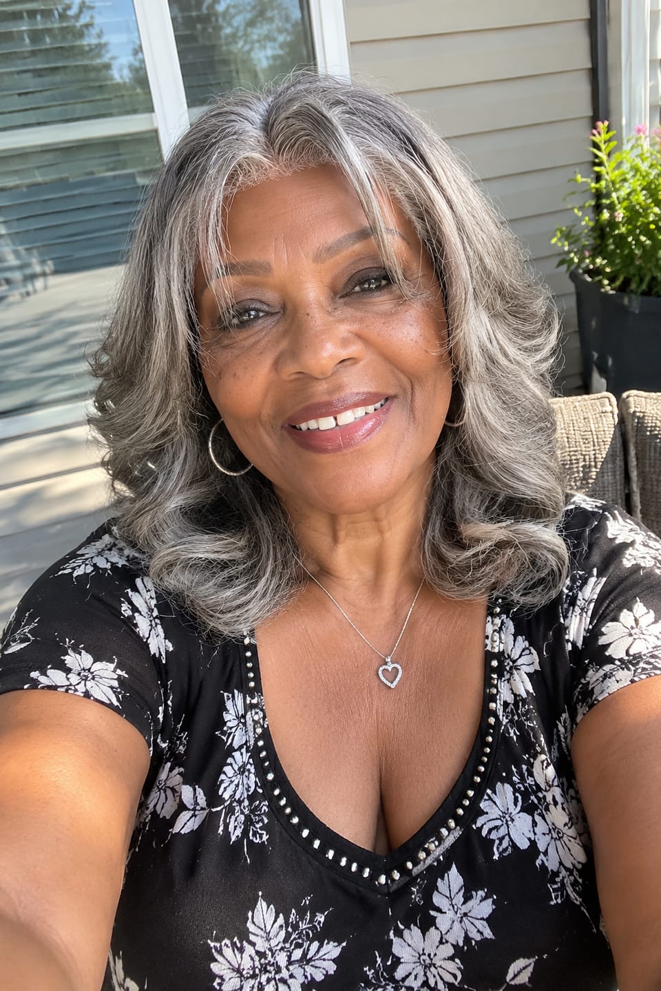 Customer photo review of Luvwin 5x5 Salt And Pepper Glueless Gray Color Layered Cut Body Wave Pre-Cut Lace Bob Wig 100% Human Hair