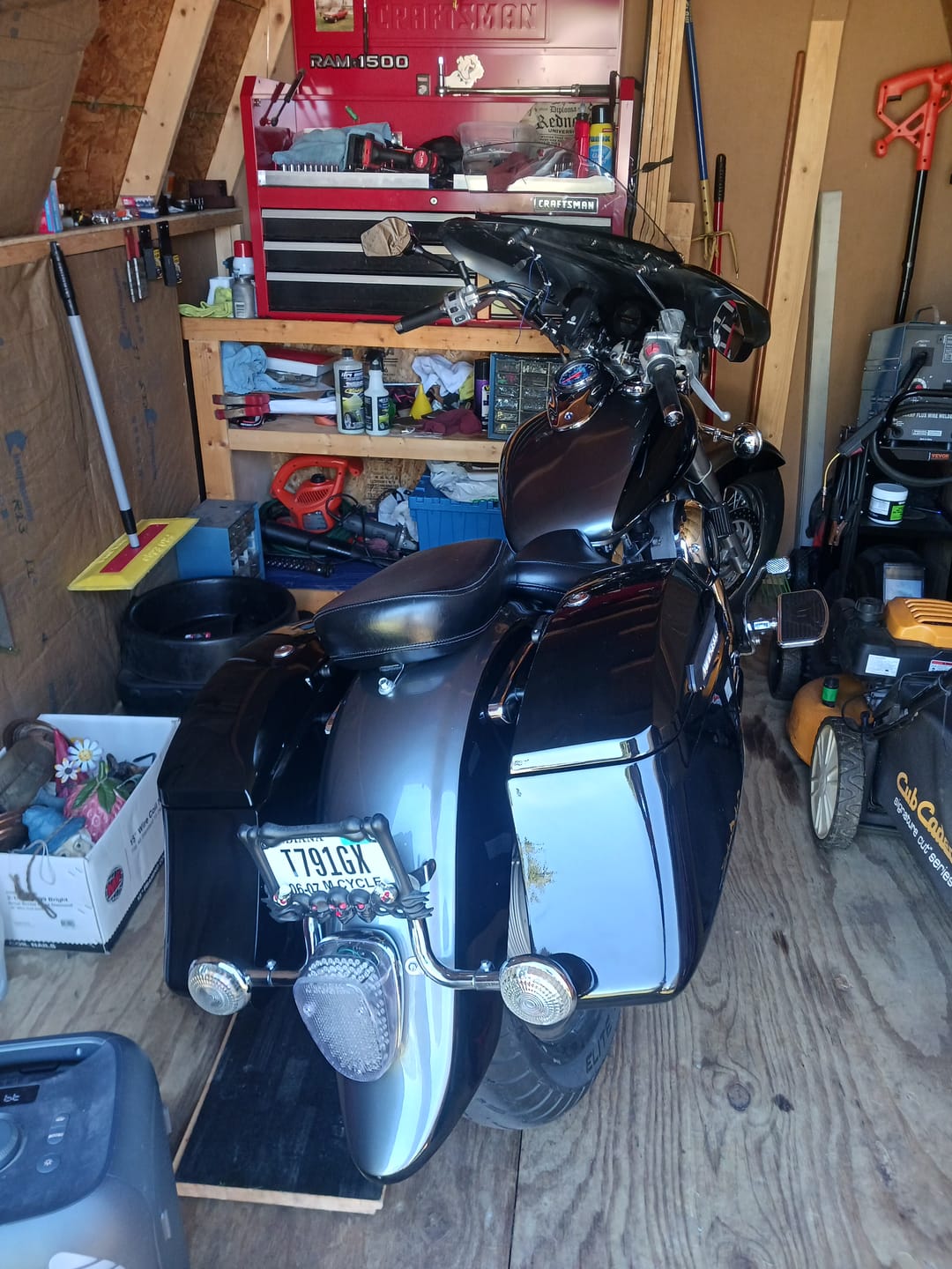 Customer photo review of 44L - Lamellar Stallion Extra Large Yamaha V Star 650 Classic XVS65A Painted Motorcycle Hard Saddlebags