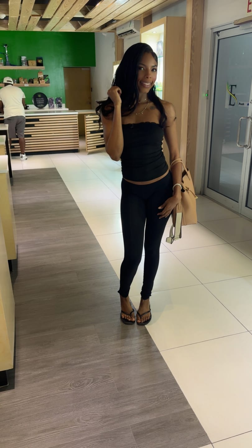 Customer photo review of Seamless LowRise Legging (Black)