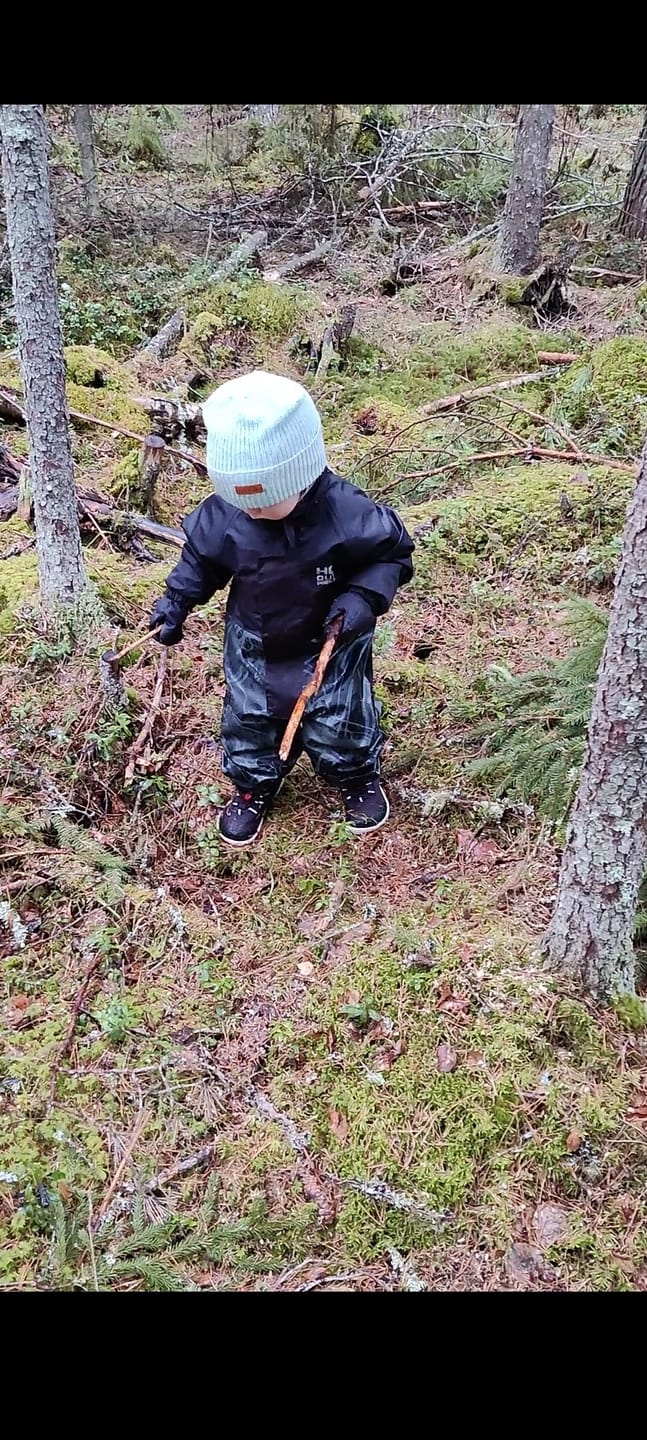 Customer photo review of Vaistoa Kaste Kids | Waterproof Barefoot Sneakers