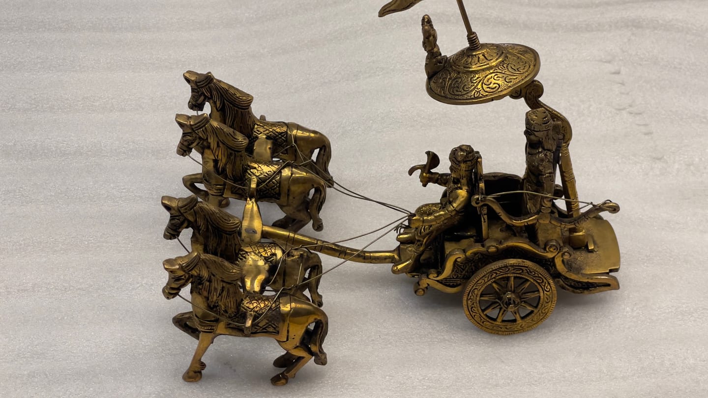 Customer photo review of Krishna and Arjuna's Pure Brass 4-Horses Rath Statue Idol Decorative Showpiece for Home, Office, Living Room by Vastu Mandir | 24 x 18 x 23cm | 2.35 kg