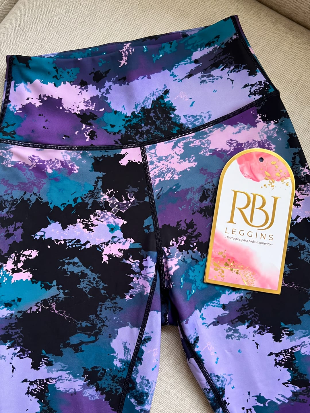 Customer photo review of Luxury Purpura | Leggin Anti-Celulitis, Anti-Fluidos Con Cintura Alta & Horma Ideal
