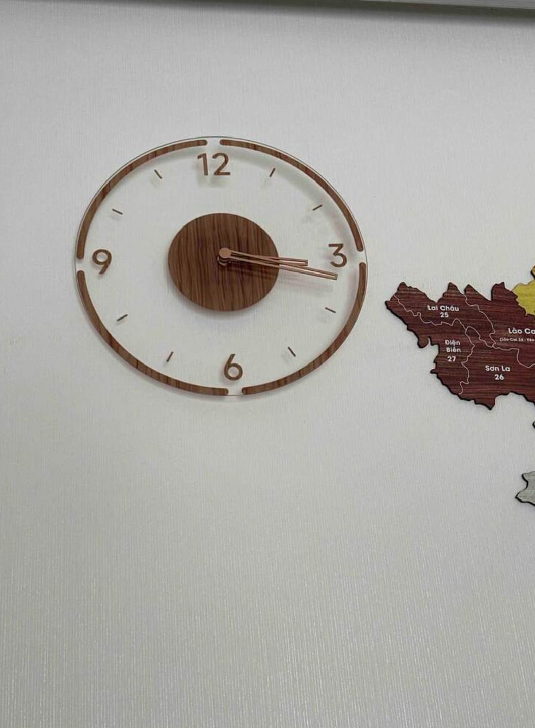 Customer photo review of Sol Nordic Silent Wall Clock | Modern Minimalist Quartz Wall Clock for Living Room