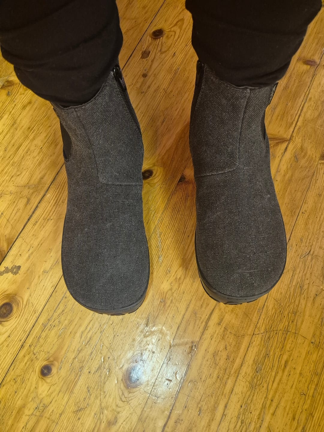 Customer photo review of Vaistoa Kajo | Barefoot Chelsea Boots