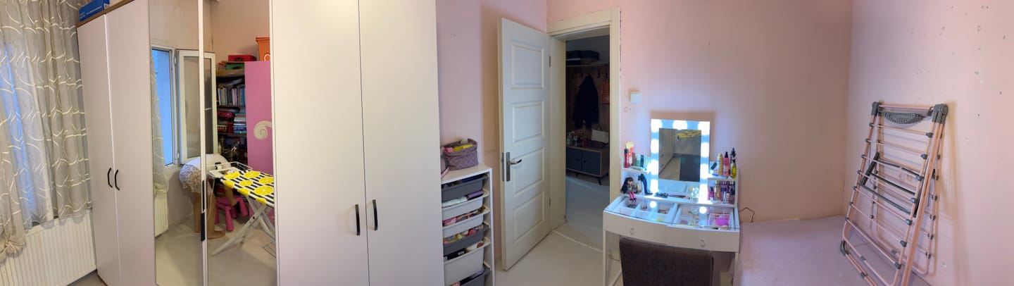 Customer photo review of Rani BA130 Geniş Gardırop Elbise Dolabı Aynalı 6 Kapaklı 2 Çekmeceli 5 Raflı 3 Askılı Sepet Ceviz - Beyaz