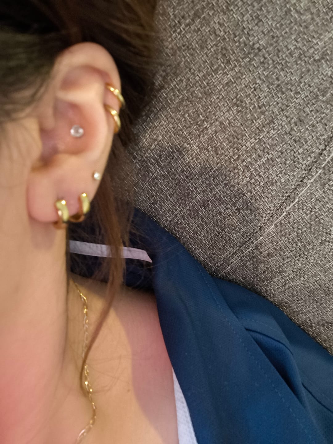 Customer photo review of Arete Dorado Acero Inoxidable Primera Perforacion