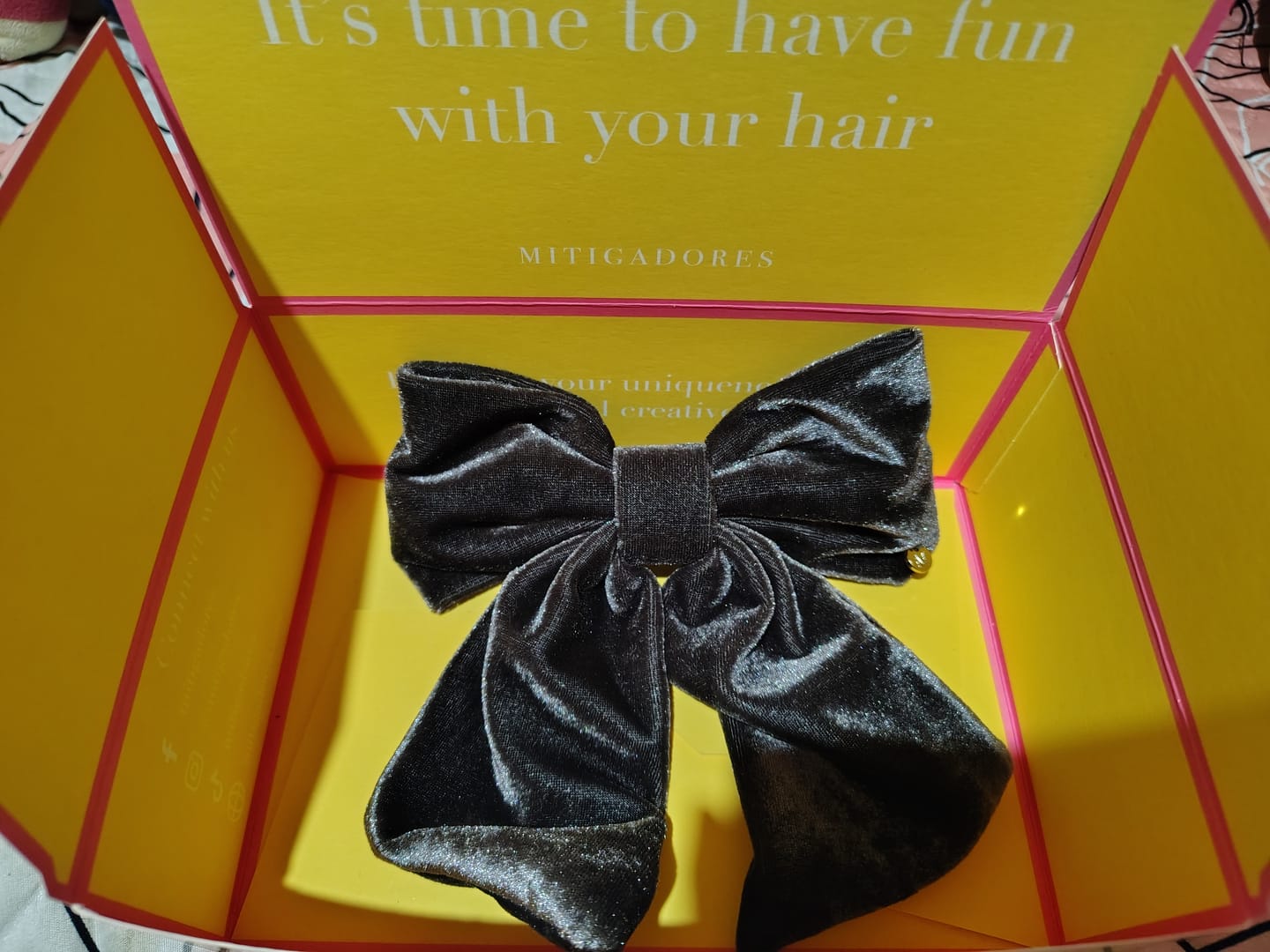 Customer photo review of Moño - Large velvet Bows