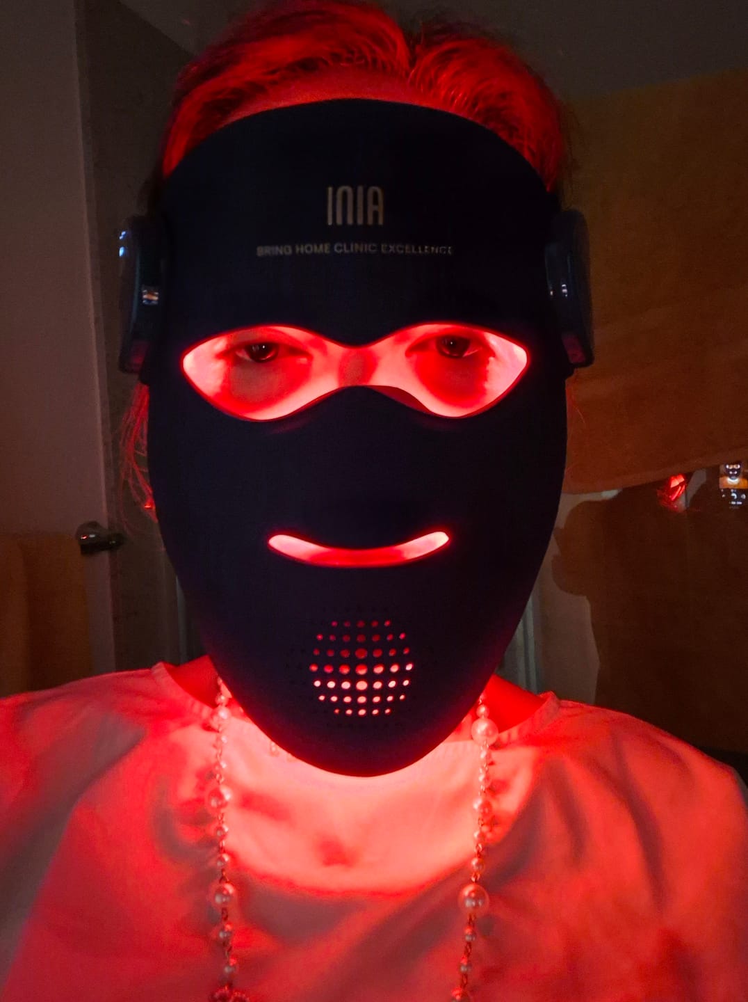 Customer photo review of INIA GLOW 4D 940nm Dual NIR Wireless LED Mask