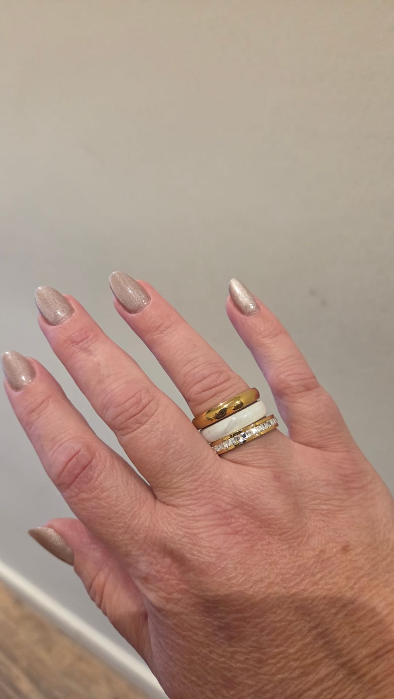 Customer photo review of Anel Brilhante Banhado em Ouro 18K